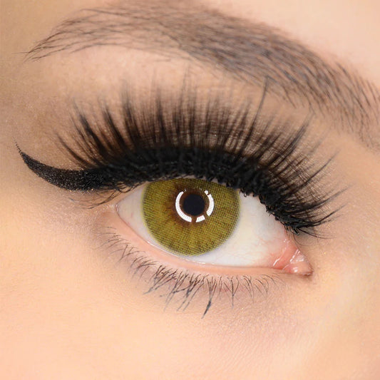 Lente de contacto colorida Crystal Green da V. Color Lenses — Verde límpido e transparente, com um brilho que lembra vidro ao sol.