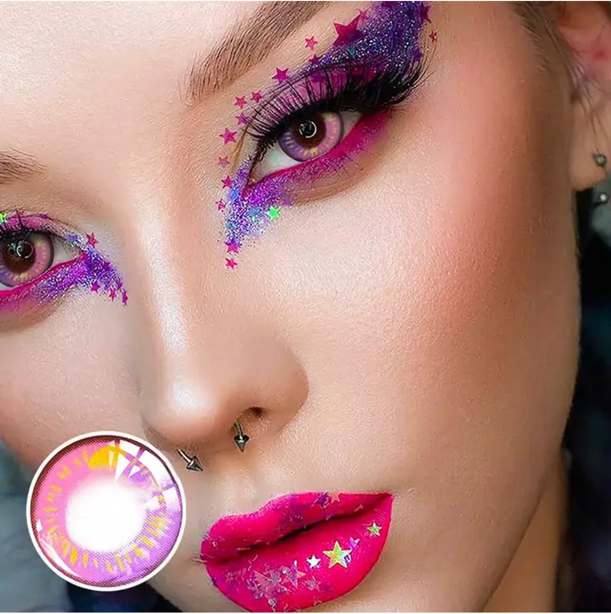 Lente de contacto colorida DY1-1 Anime violet da V. Color Lenses — Violeta e rosa com apontamentos dourados e abertura central ampla. (vista adicional 2)