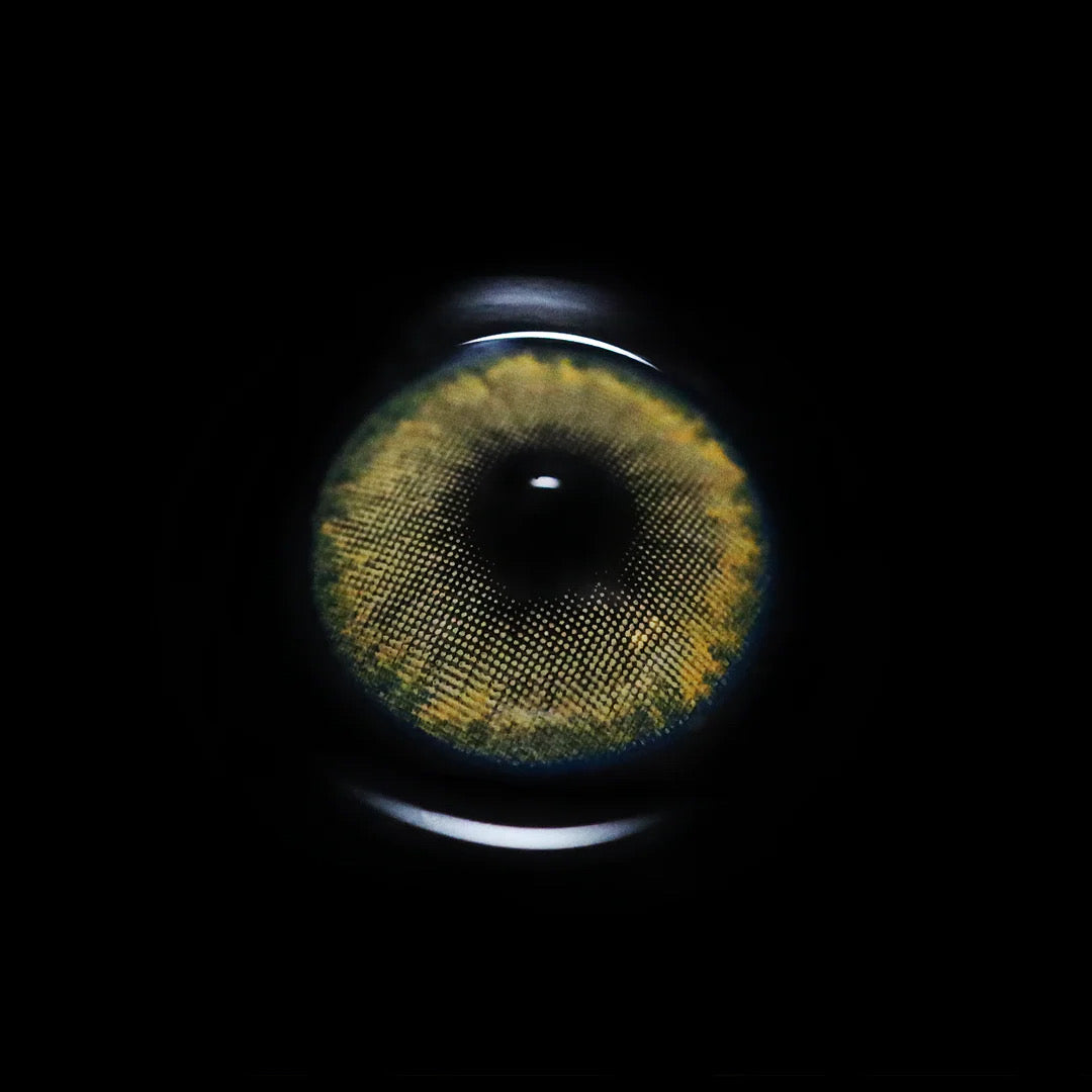 Lente de contacto colorida Romance India da V. Color Lenses — Castanho profundo com nuances quentes de especiaria. (vista adicional 3)