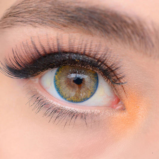 Lente de contacto colorida Romance India da V. Color Lenses — Castanho profundo com nuances quentes de especiaria.